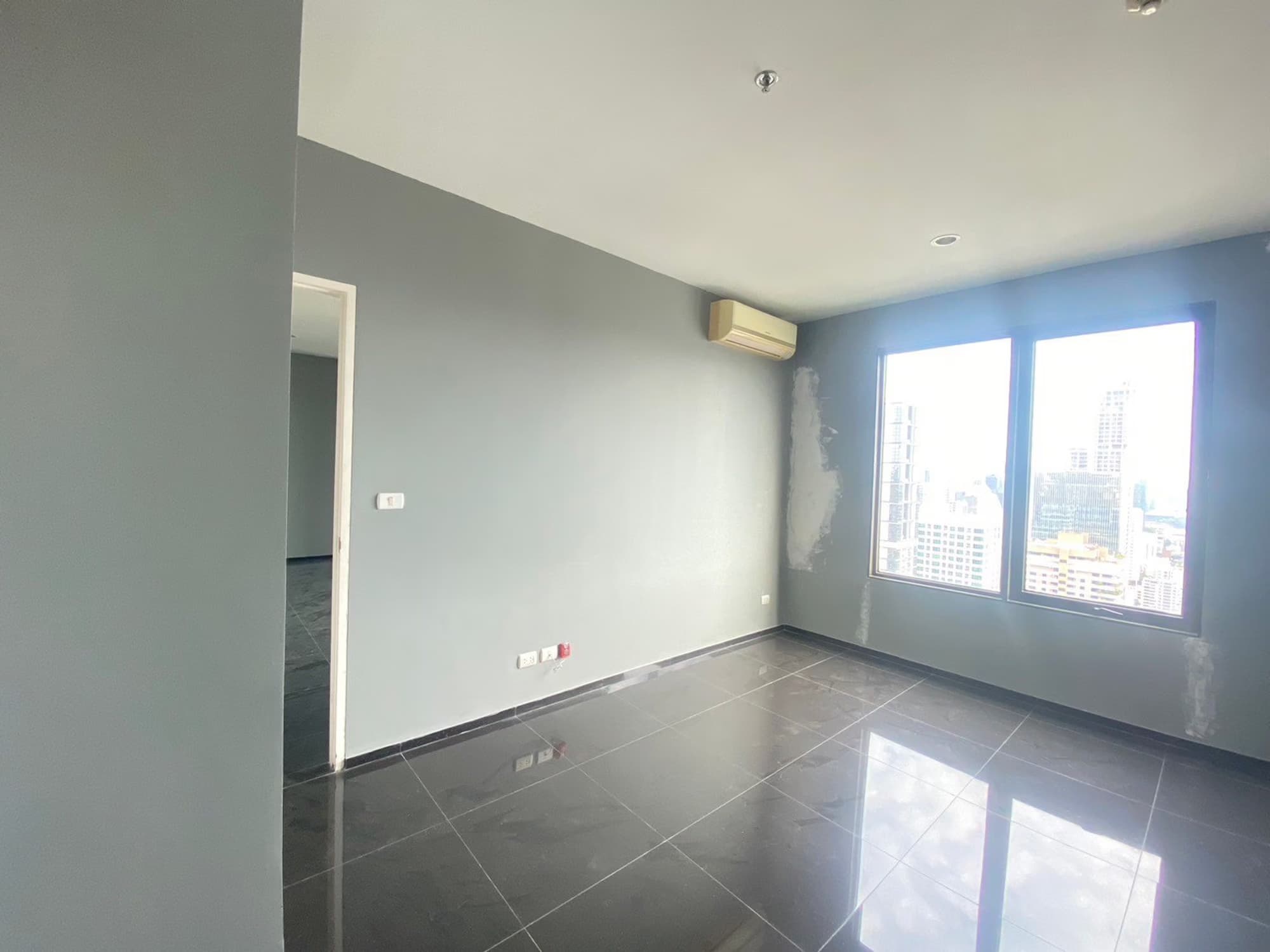 5 Bedroom Condo - Image 7