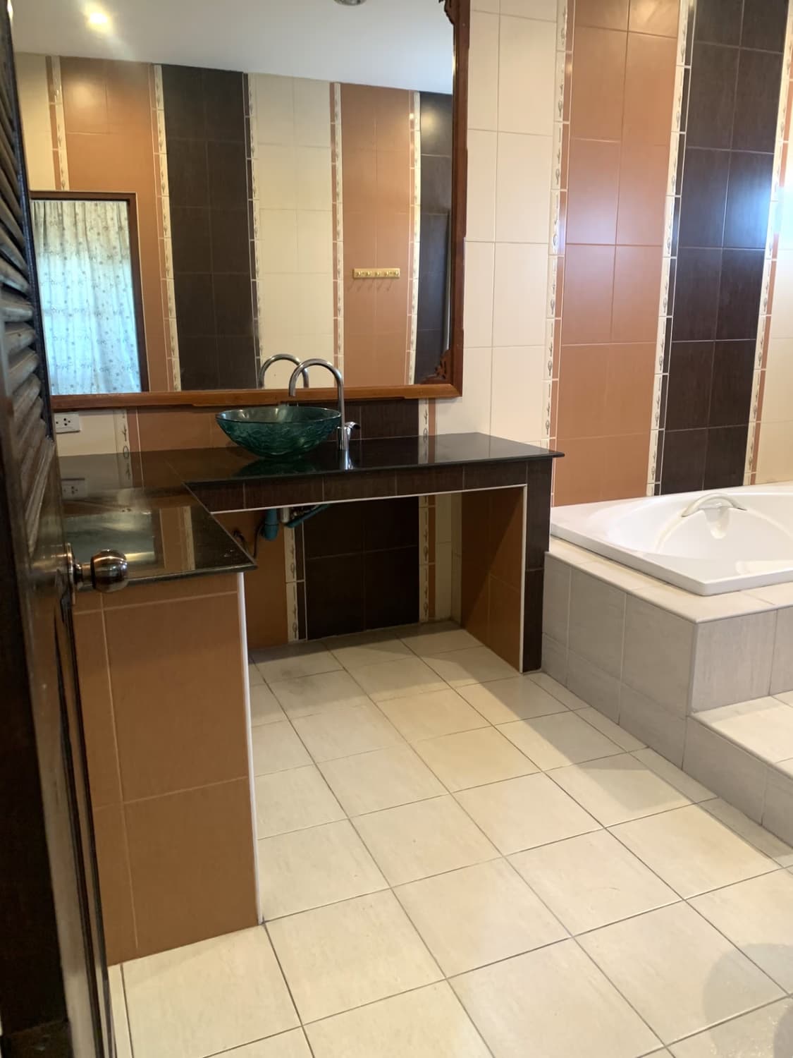 5 Bed House for Rent in Hang Dong District - Image 11