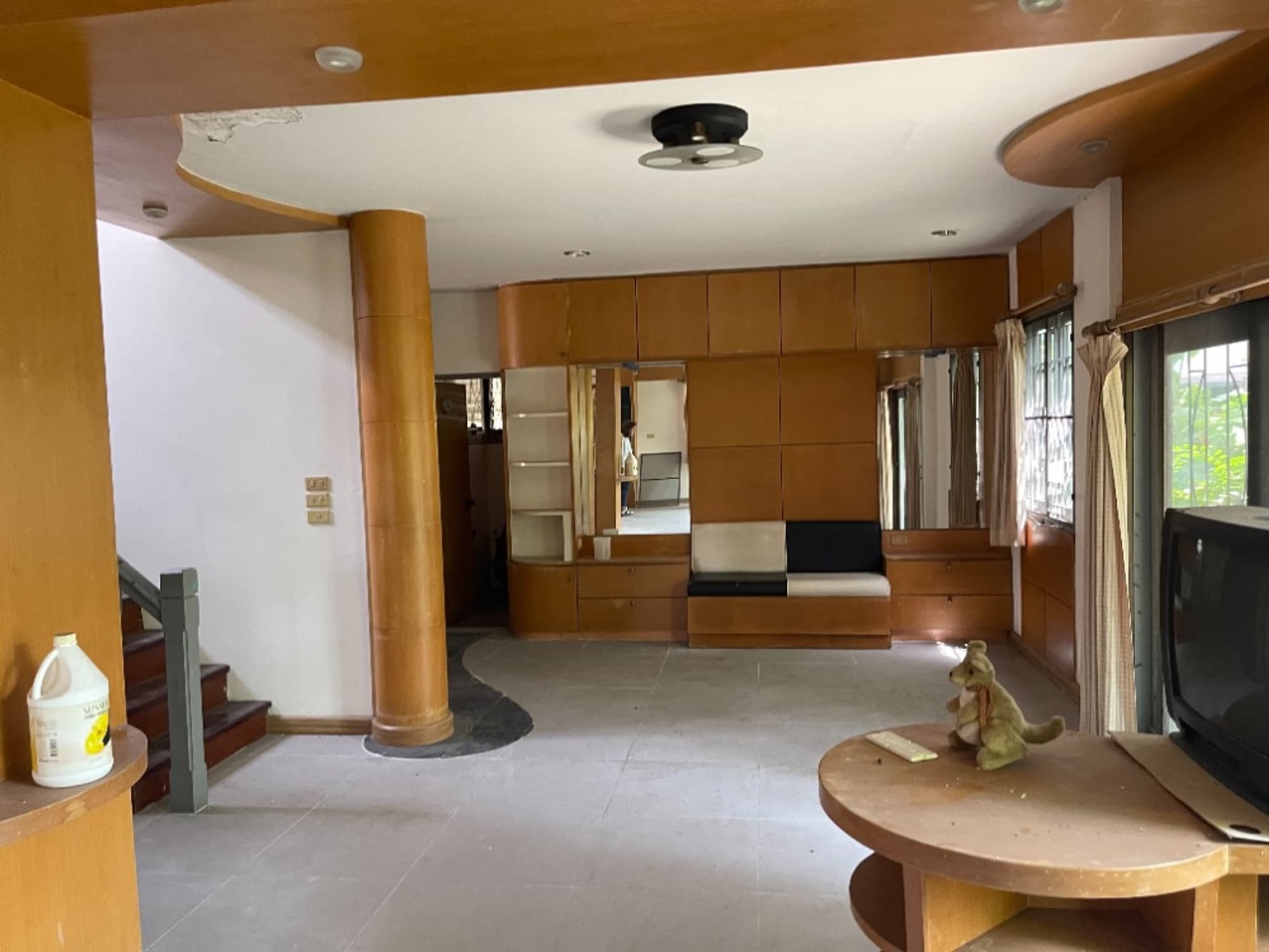 4 Bed House for Rent in Mueang Samut Prakan - Image 2