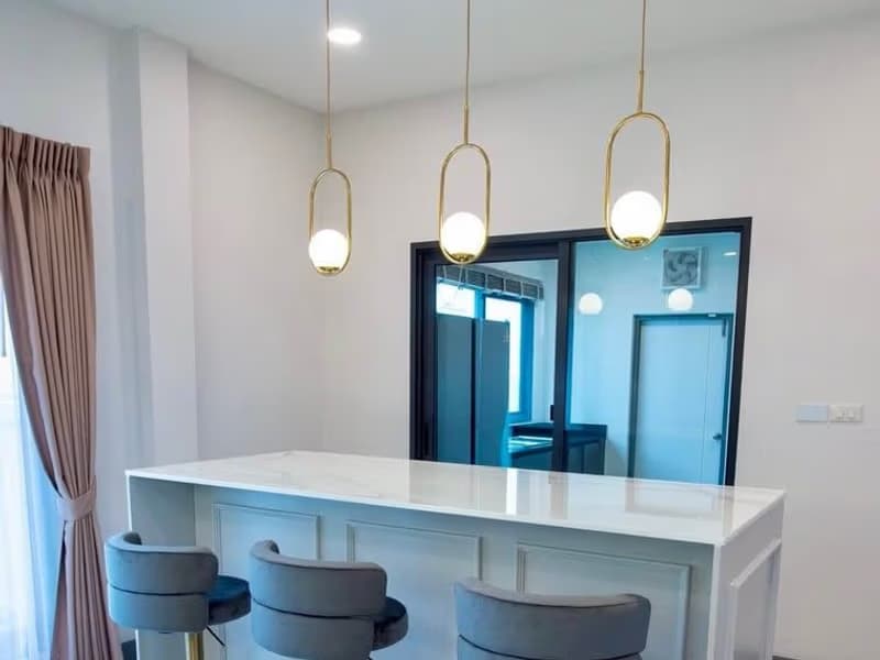 5 Bed House for Rent in Bang Phli