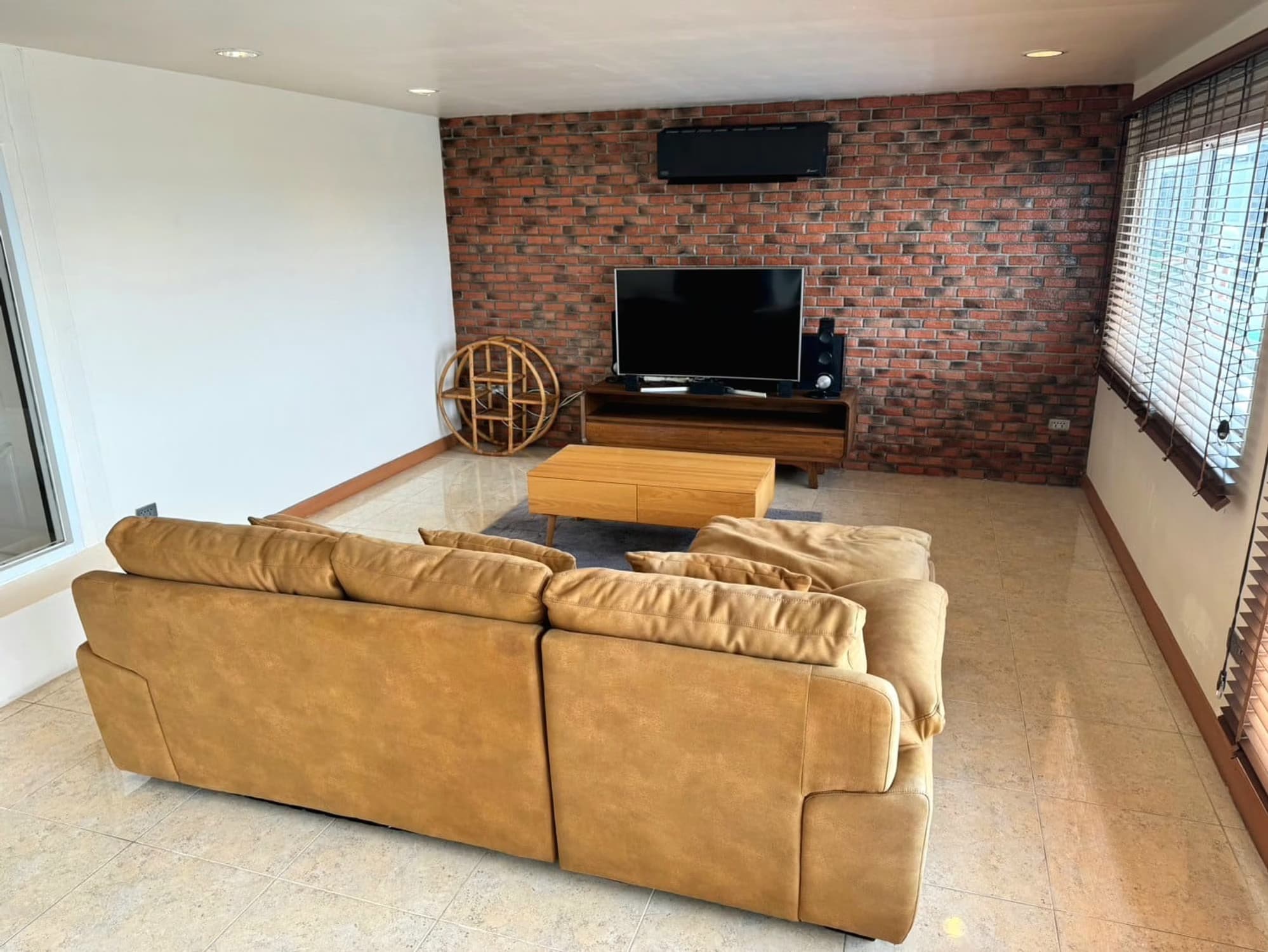 Condo for Rent at Por.Charoen Mansion - Image 1