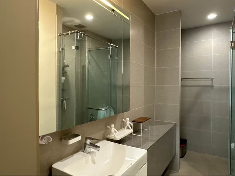 1 Bed Condo for Rent and Sale  Near Phloen Chit BTS
