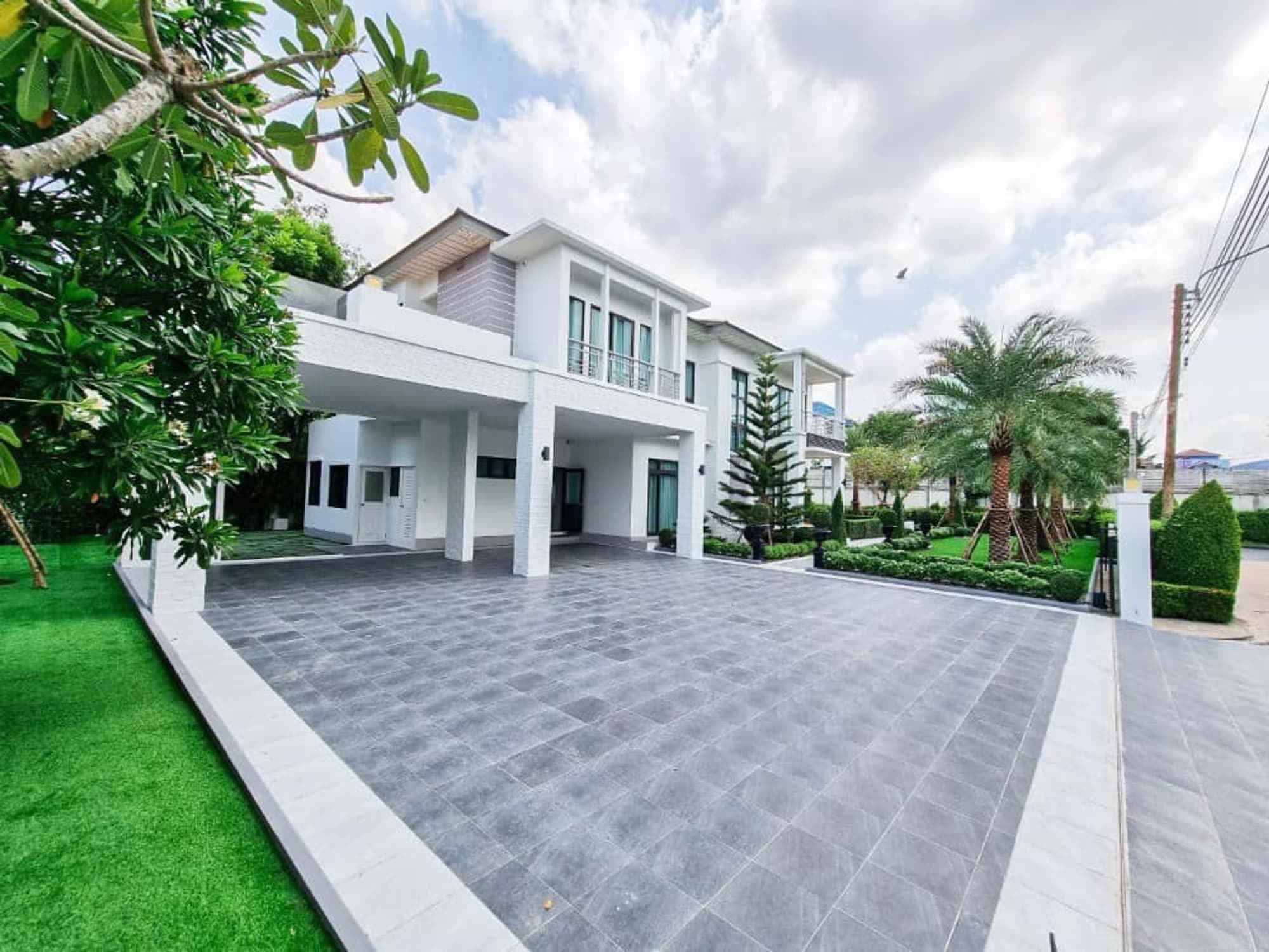 5 Bedroom House - Image 1