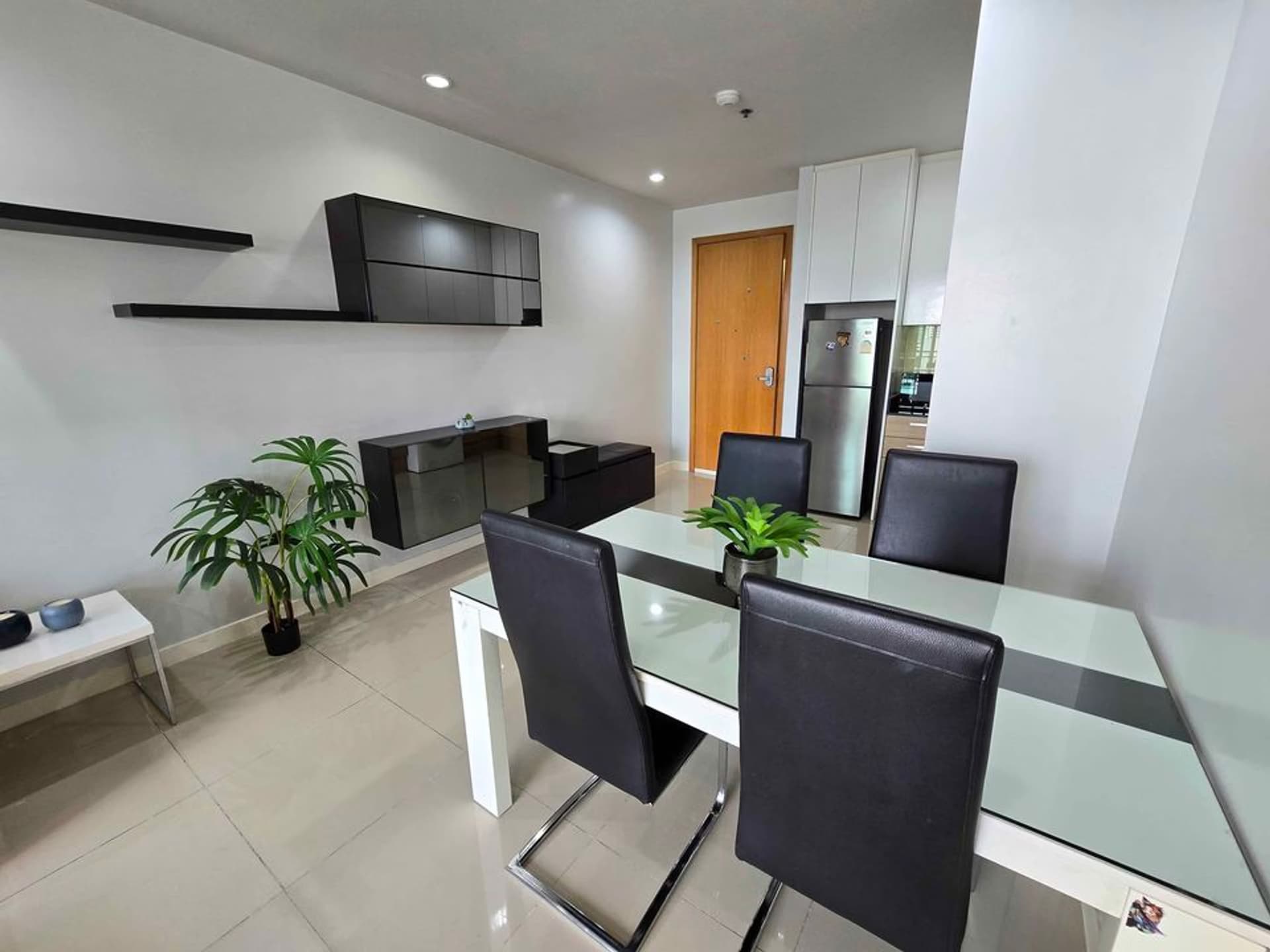 2 Bed Condo for Rent in Ratchathewi - Image 2