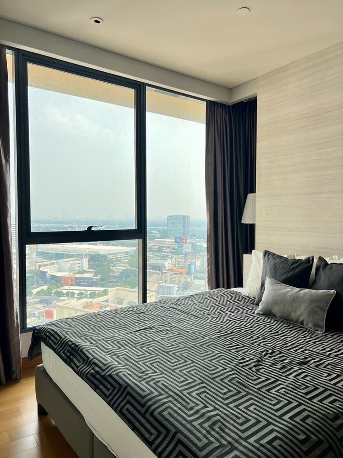 Condo for Rent at The Lumpini 24 - Image 10