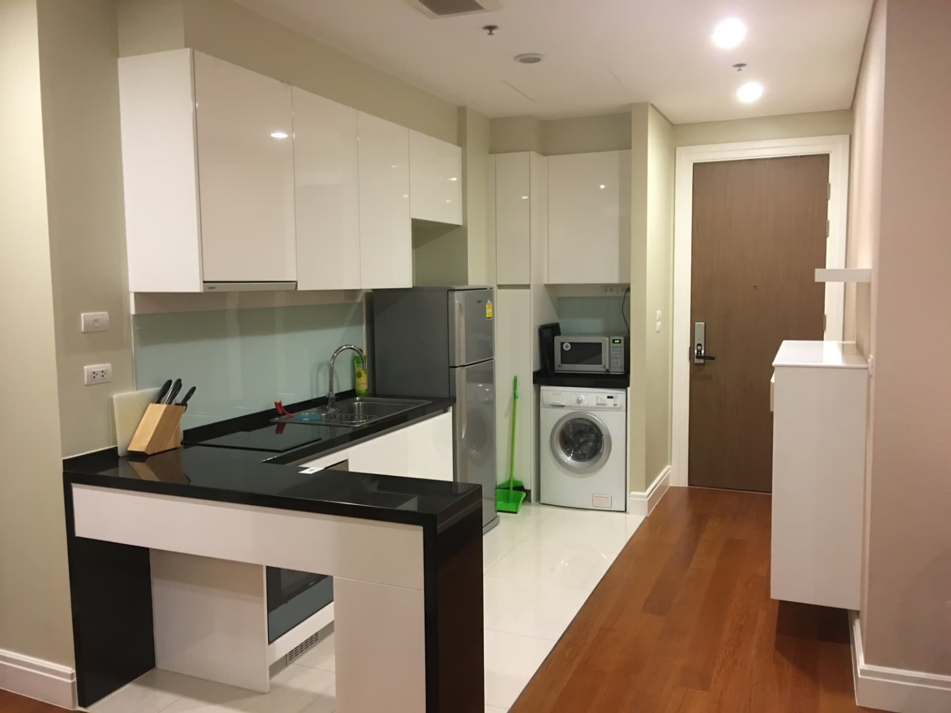 2 Bed Condo for Rent in Khlong Toei - Image 5