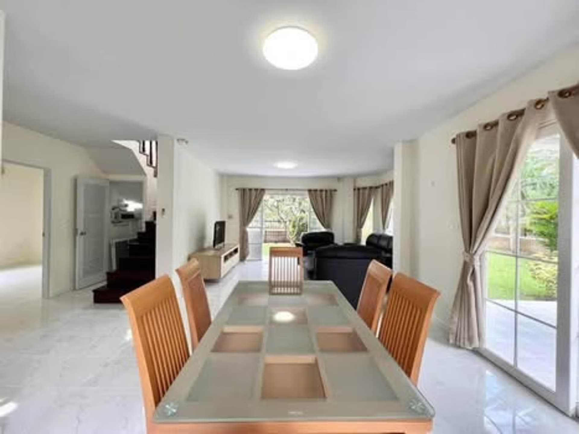 4 Bed House for Rent in Hang Dong - Image 7