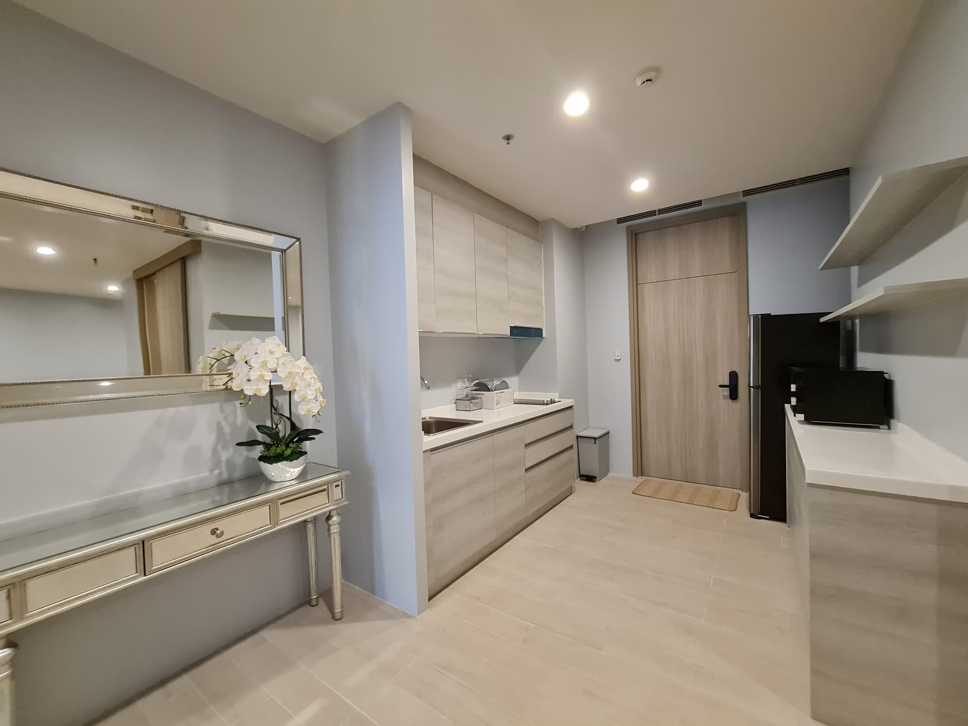 Condo for Rent at Noble Phloen Chit - Image 5