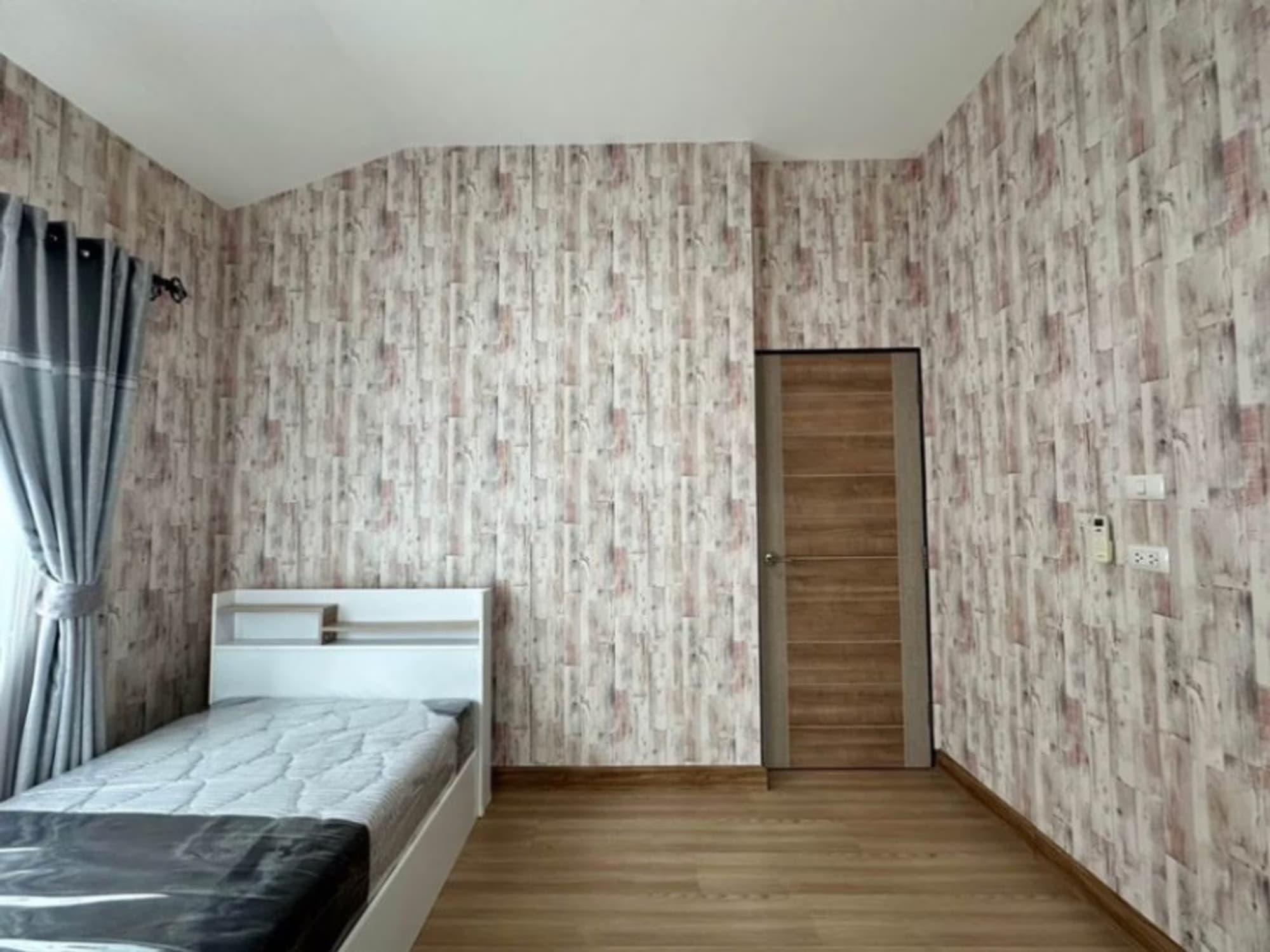 3 Bed House for Rent in Hang Dong - Image 7