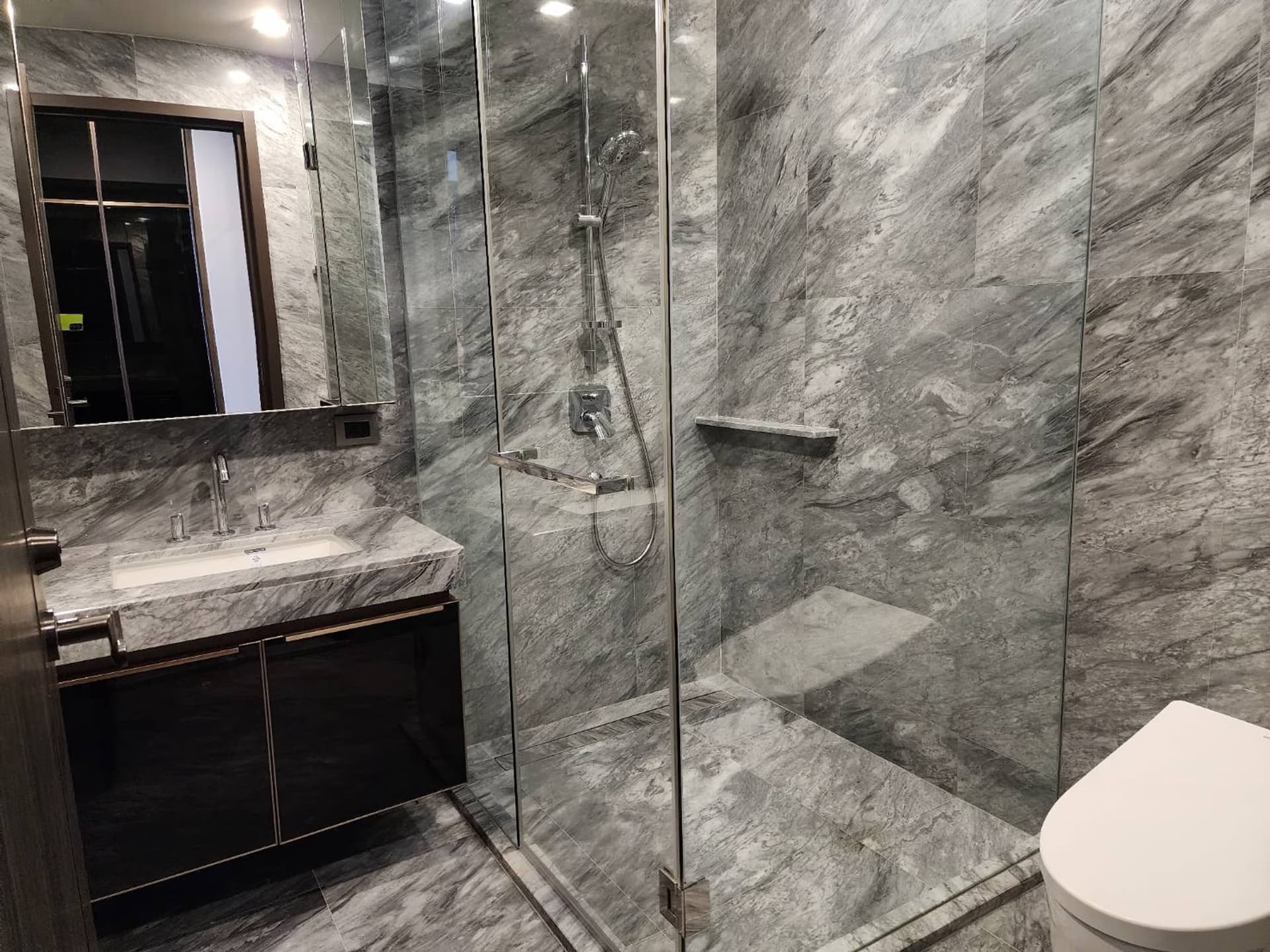 2 Bed Condo for Rent and Sale in Phaya Thai - Image 23