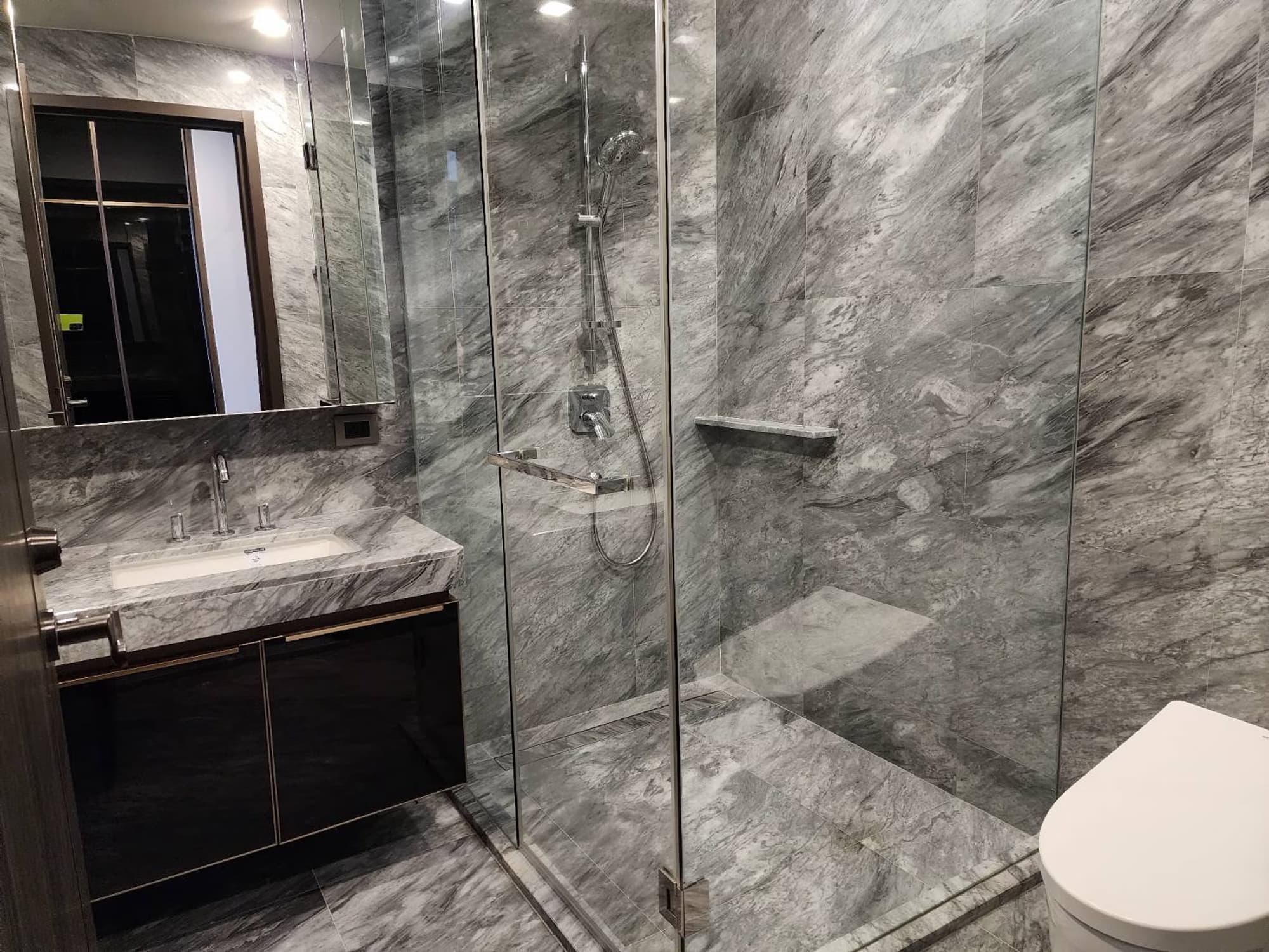 2 Bed Condo for Rent and Sale in Phaya Thai - Image 23