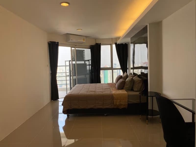 4 Bed condo for Rent  near undefined