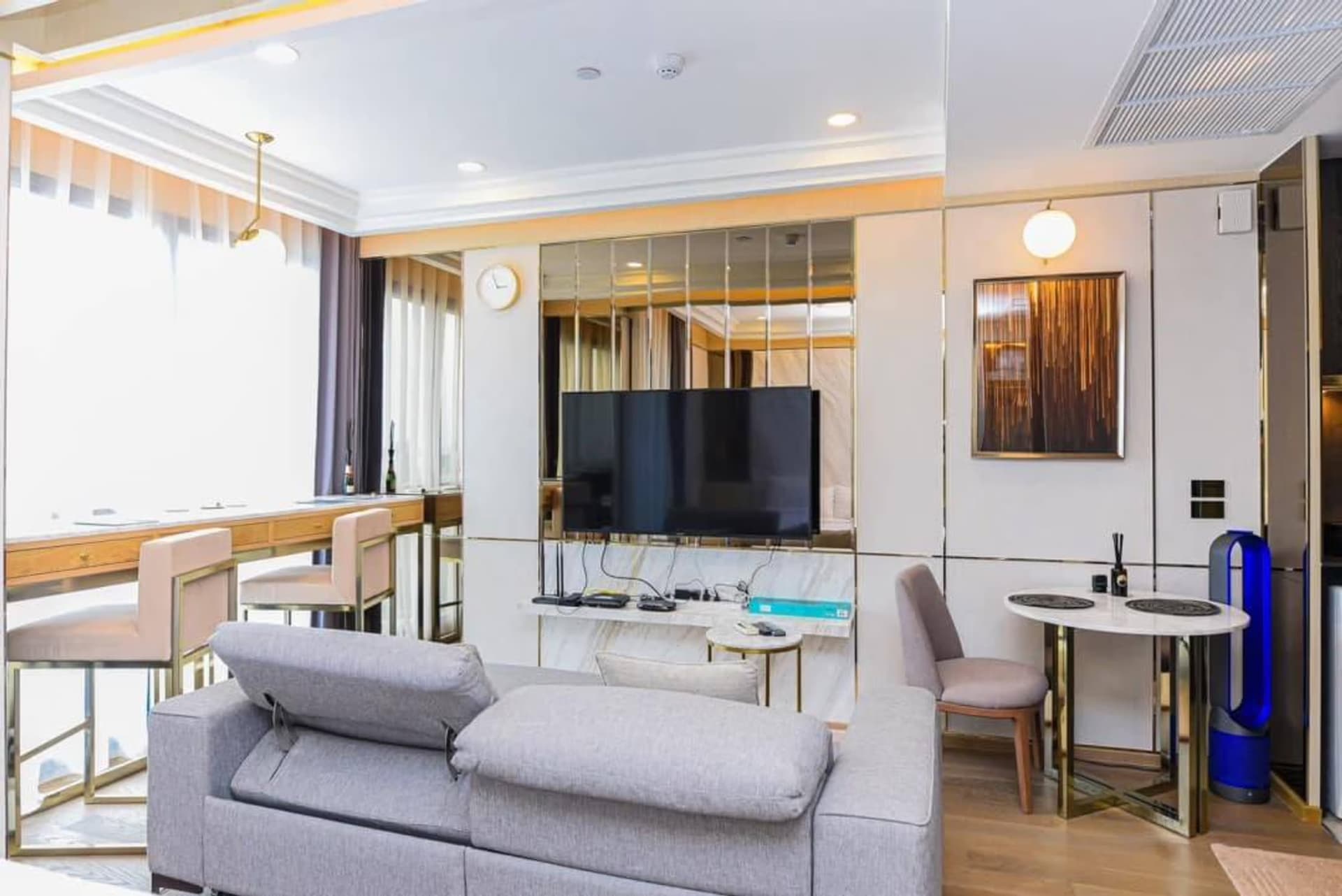 1 ห้องนอน คอนโด สำหรับ จำหน่าย ใน Bang Rak - Image 2