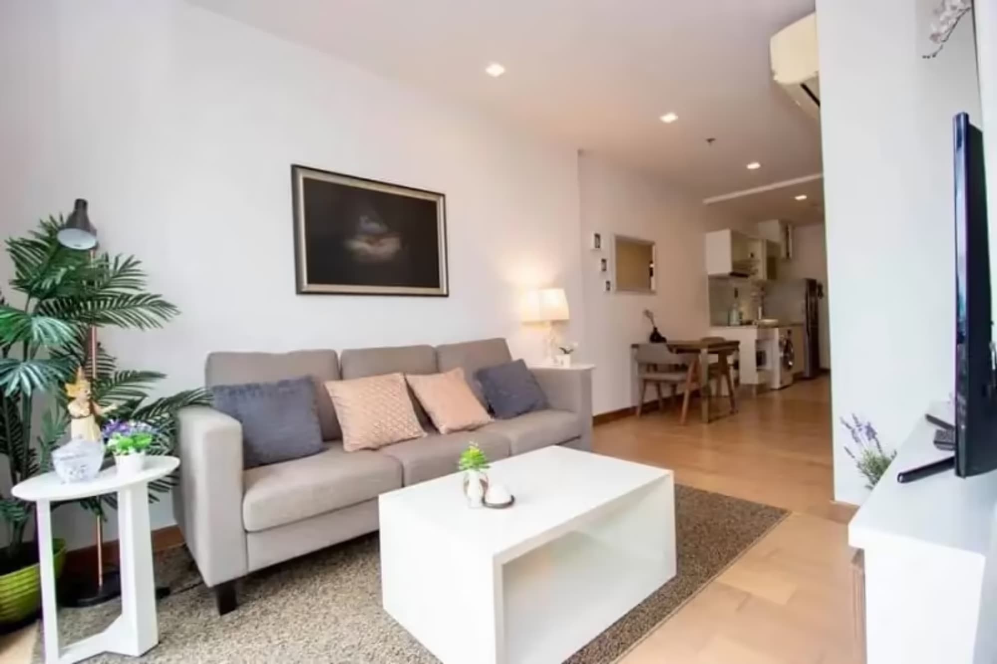 1 Bedroom Condo - Image 1