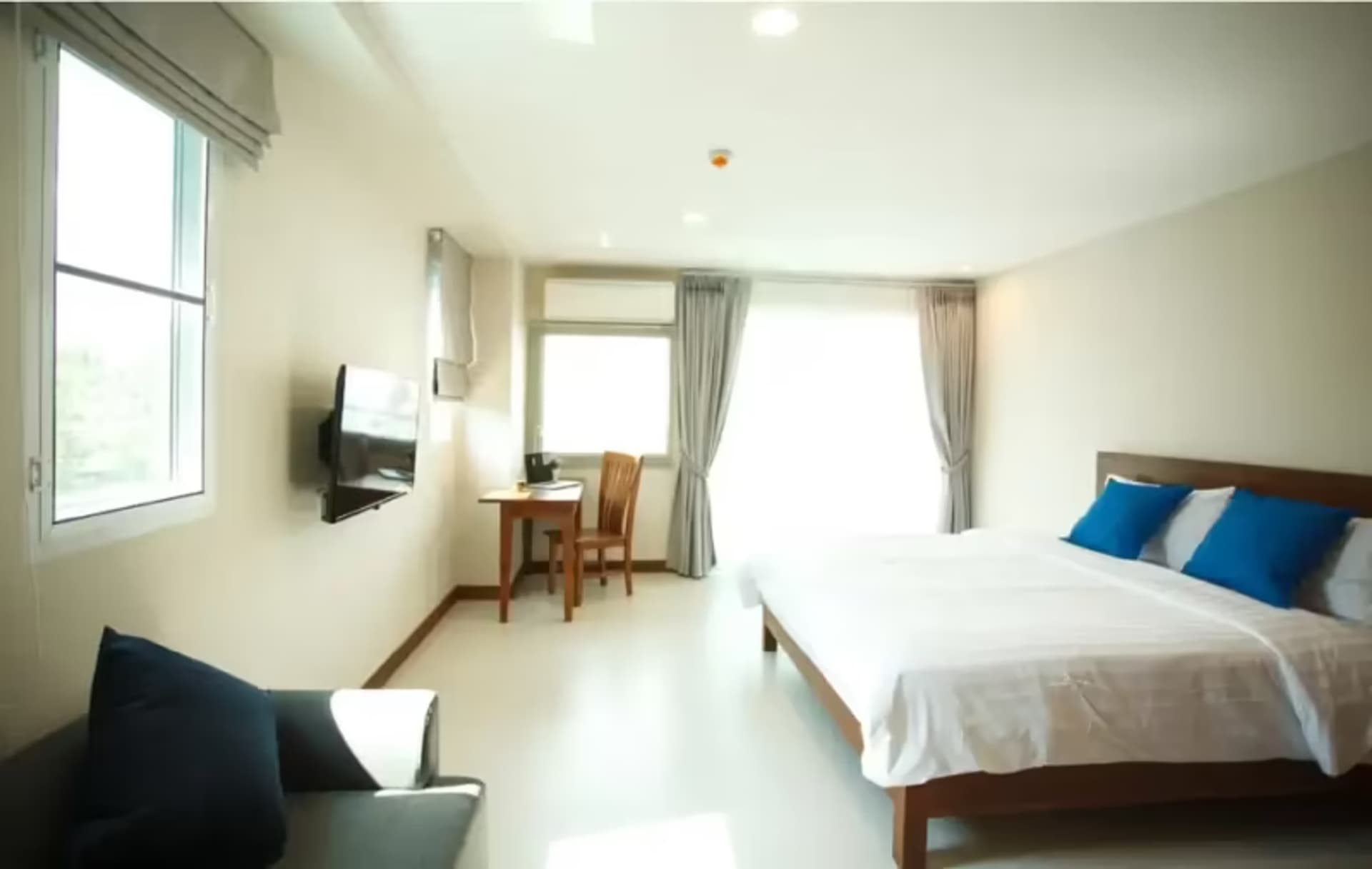 1 Bedroom Condo - Image 1