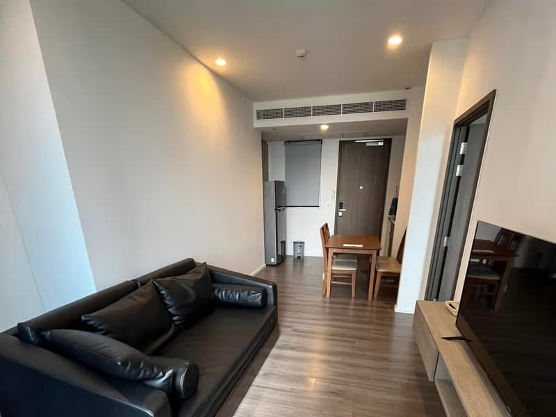 Condo for Rent at Whizdom Essence Sukhumvit 101