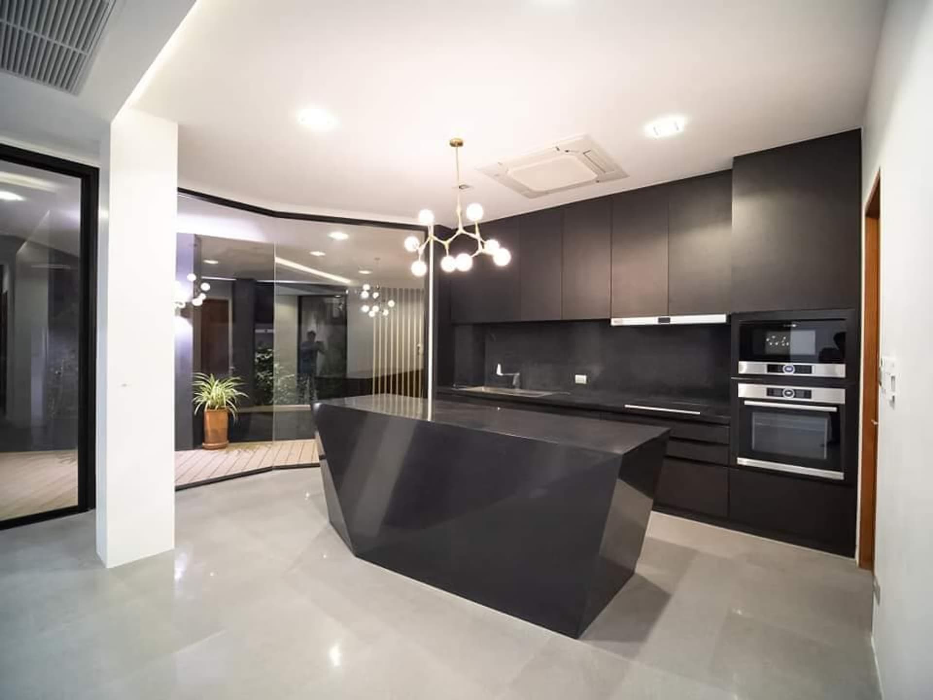 4 Bed House for Sale in Watthana - Image 5