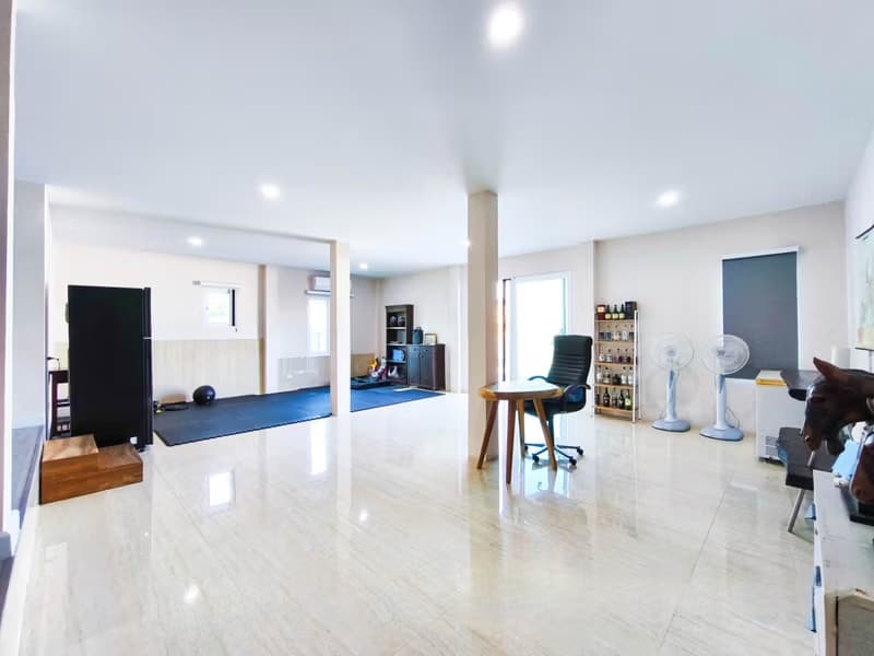5 Bed House for Rent in Hang Dong District