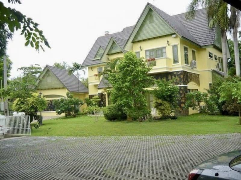 6 Bed House for Sale in Mueang Chiang Mai