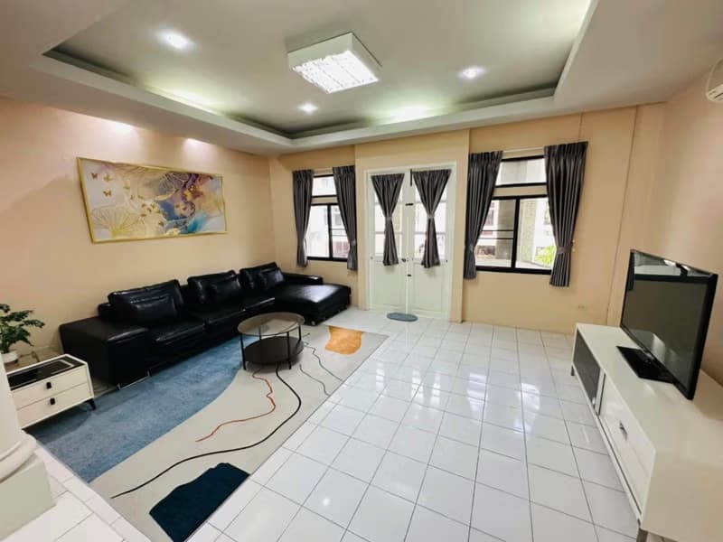 3 Bed Townhouse for Rent in Watthana