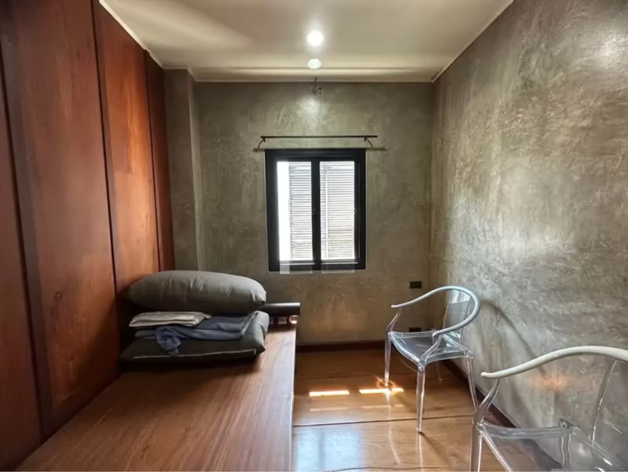 6 Bedroom House - Image 18