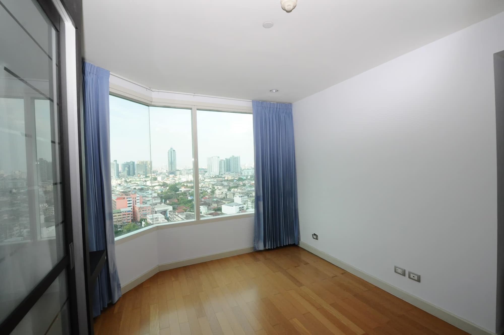 Condo for Sale at Watermark Chao Phraya - Image 3