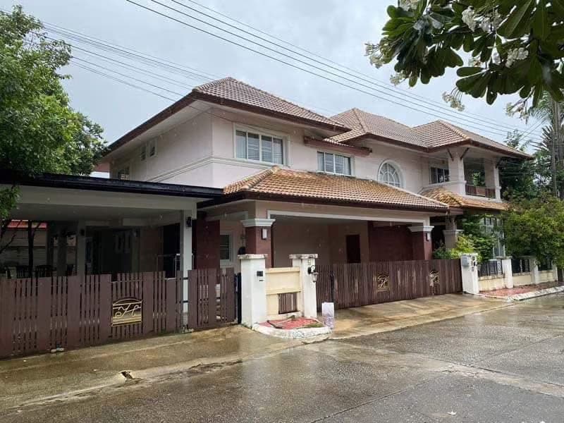 7 Bedroom House