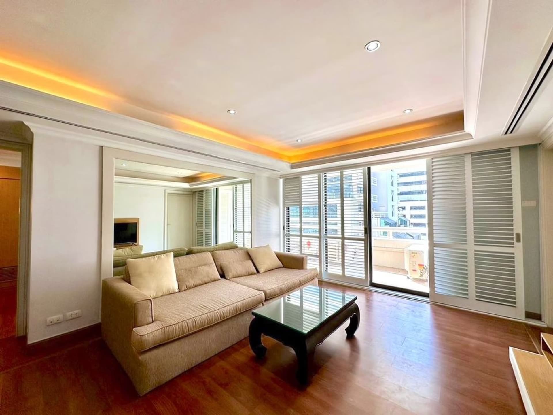2 Bed Condo for Rent in Pathum Wan - Image 1
