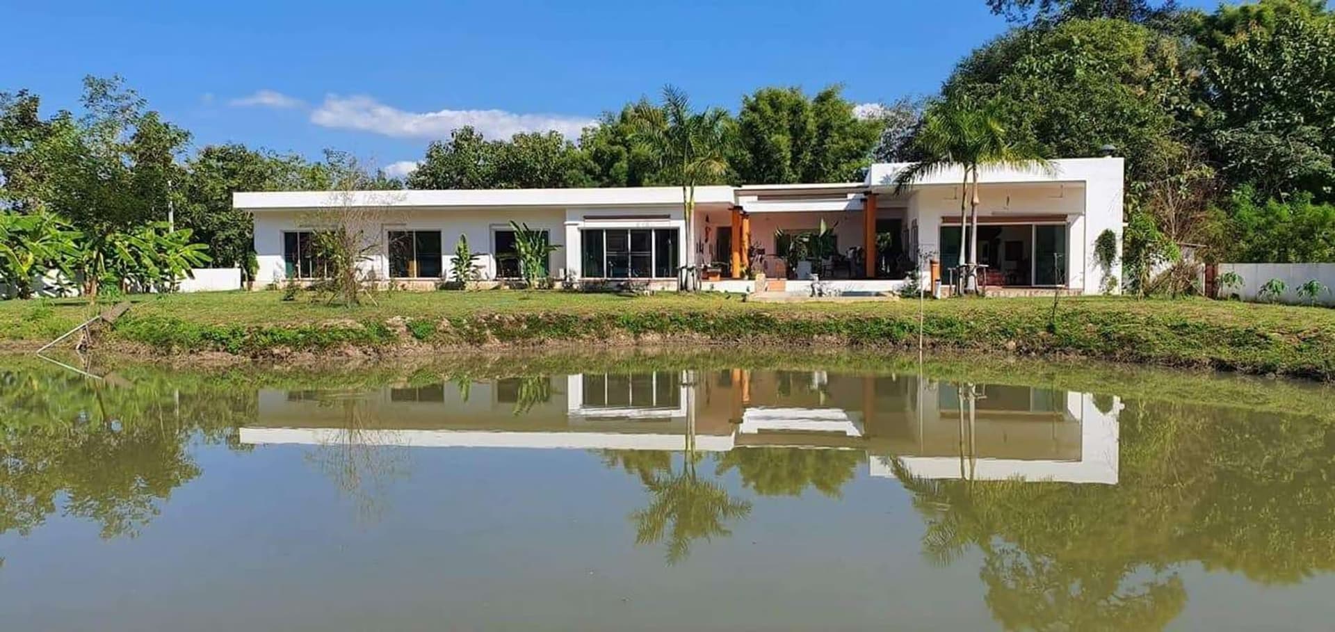 6 Bedroom House - Image 12