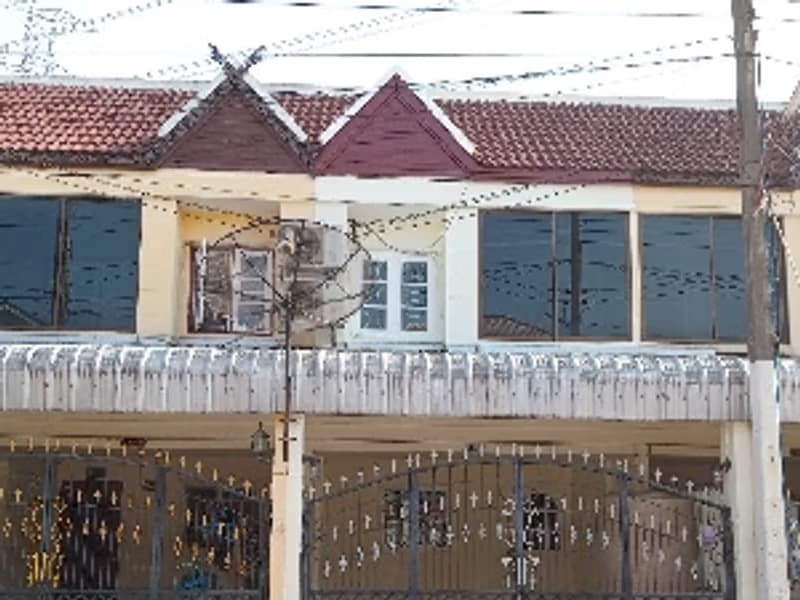 Stylish Townhouse in a Quiet and Convenient Location