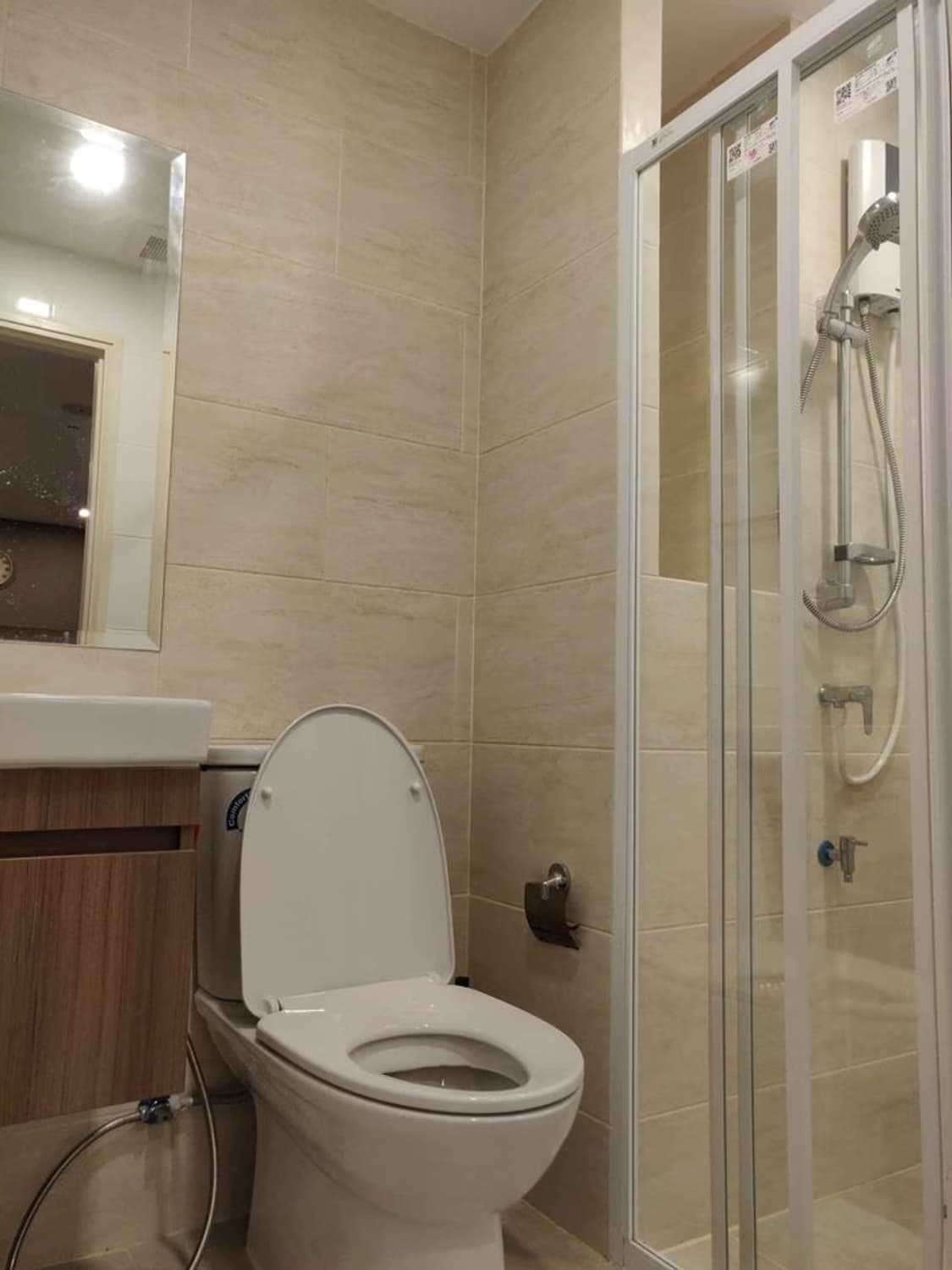 2 Bed Condo for Rent and Sale in Huai Khwang - Image 4