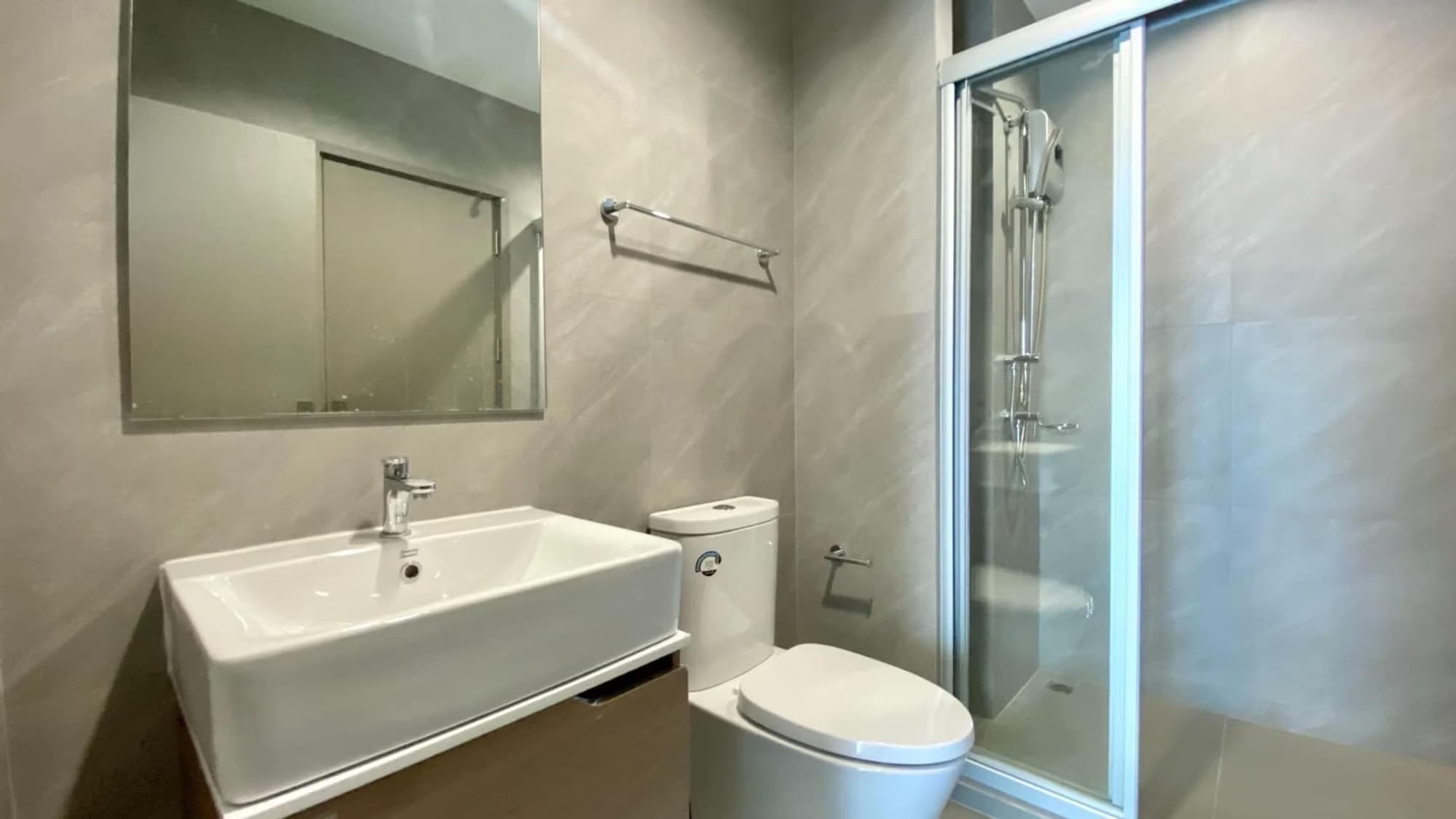 2 Bed Condo for Rent and Sale in Khlong Toei - Image 6
