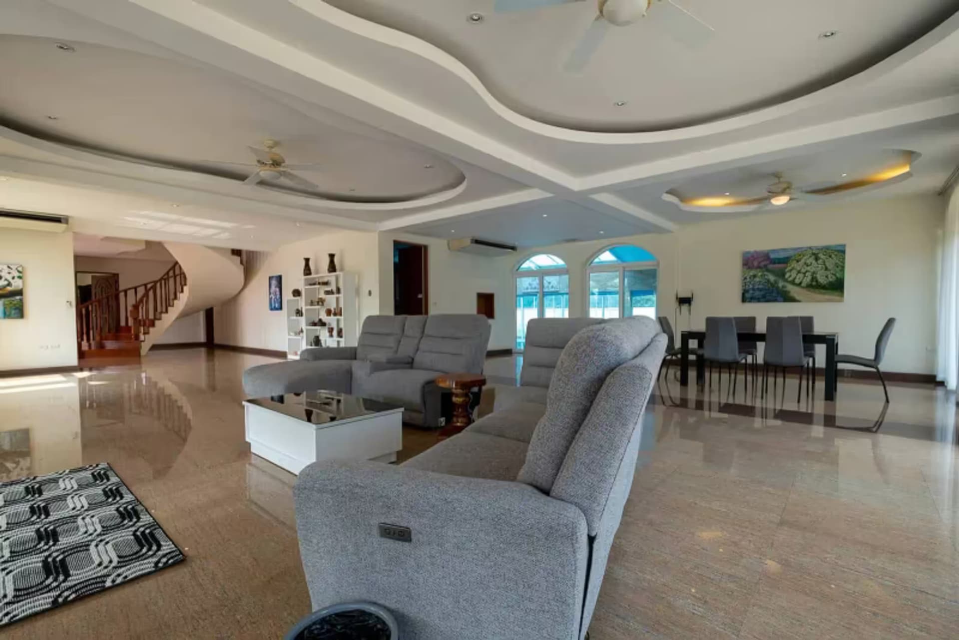 5 Bedroom House - Image 18