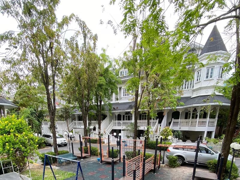 4 Bed Townhouse for Rent and Sale in Mueang Samut Prakan
