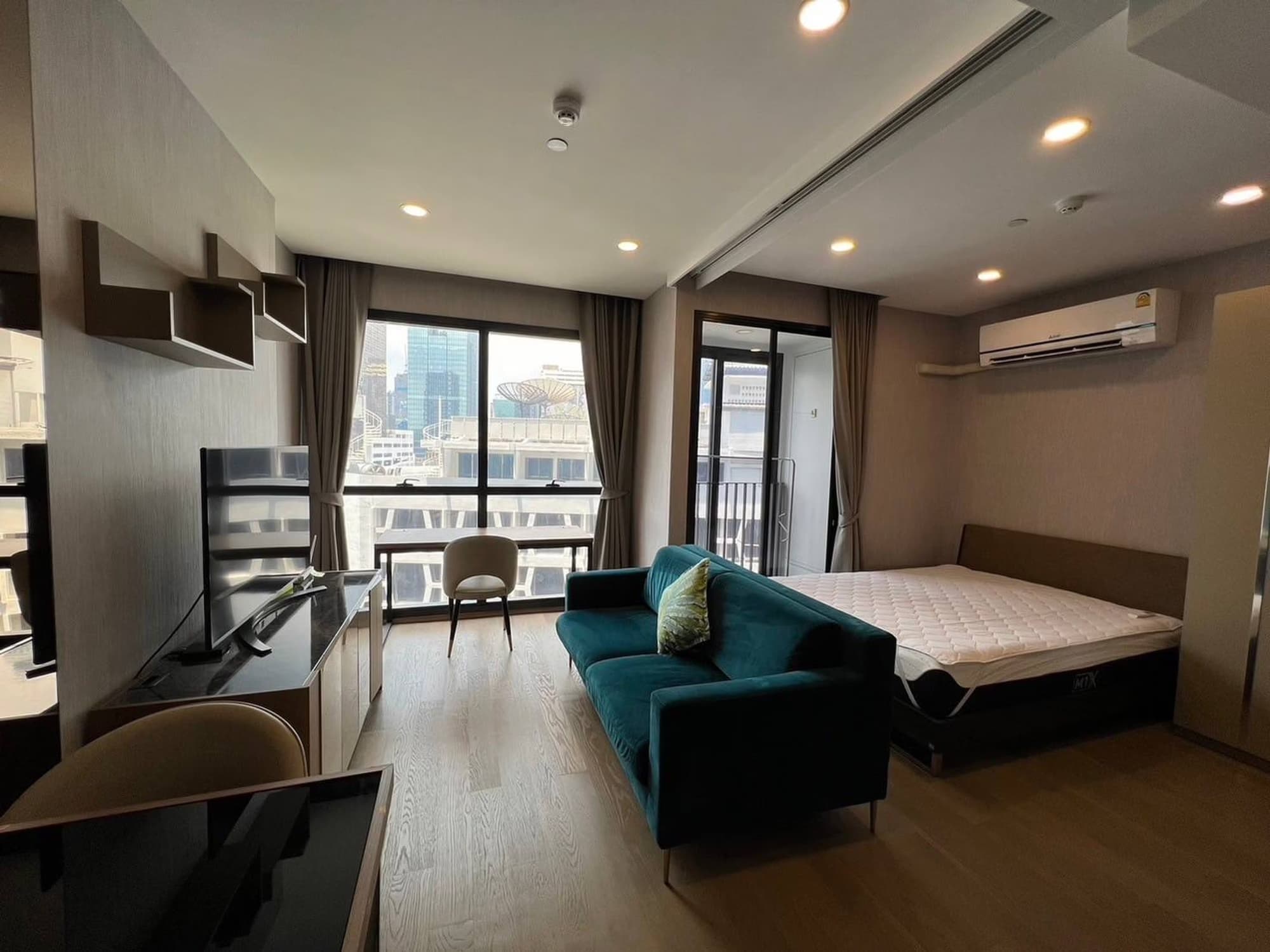 1 Bed Condo for Rent in Bang Rak - Image 1