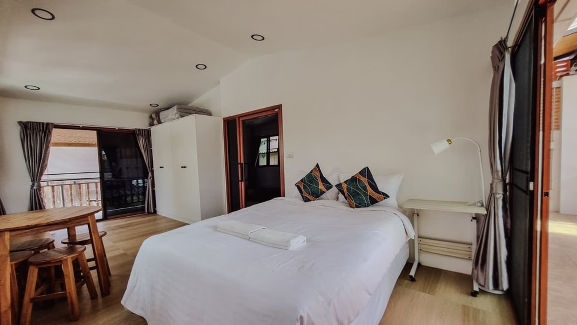 6 Bed House for Rent and Sale in Mueang Chiang Mai - Image 29