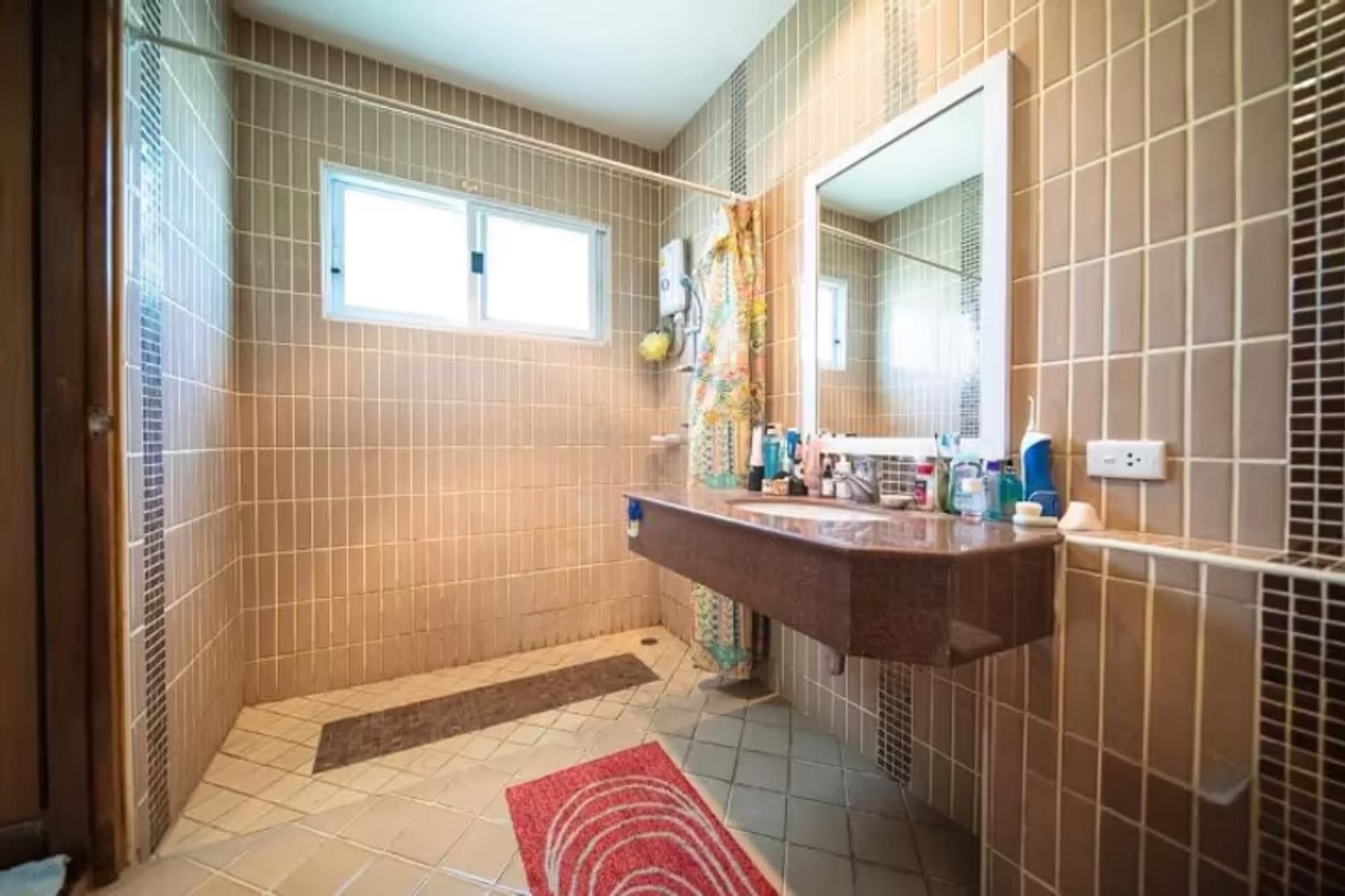 5 Bedroom House - Image 11