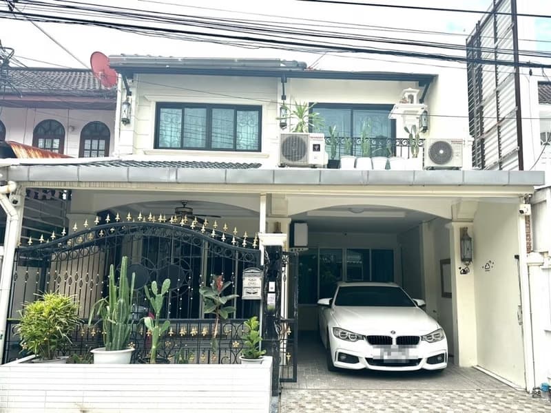 5 Bed Townhouse for Rent in Bang Khen