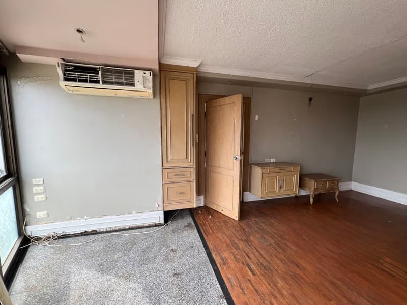 Condo for Sale at Hillside 4