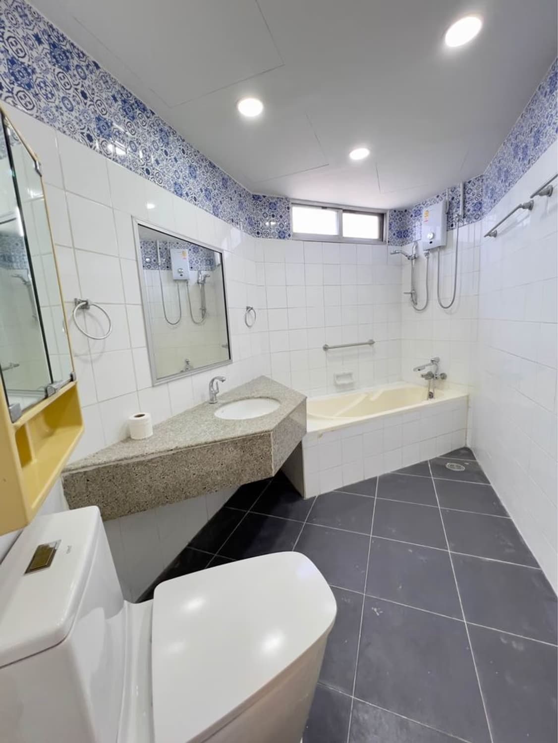 3 Bed Condo for Rent  Near Phloen Chit BTS - Image 10