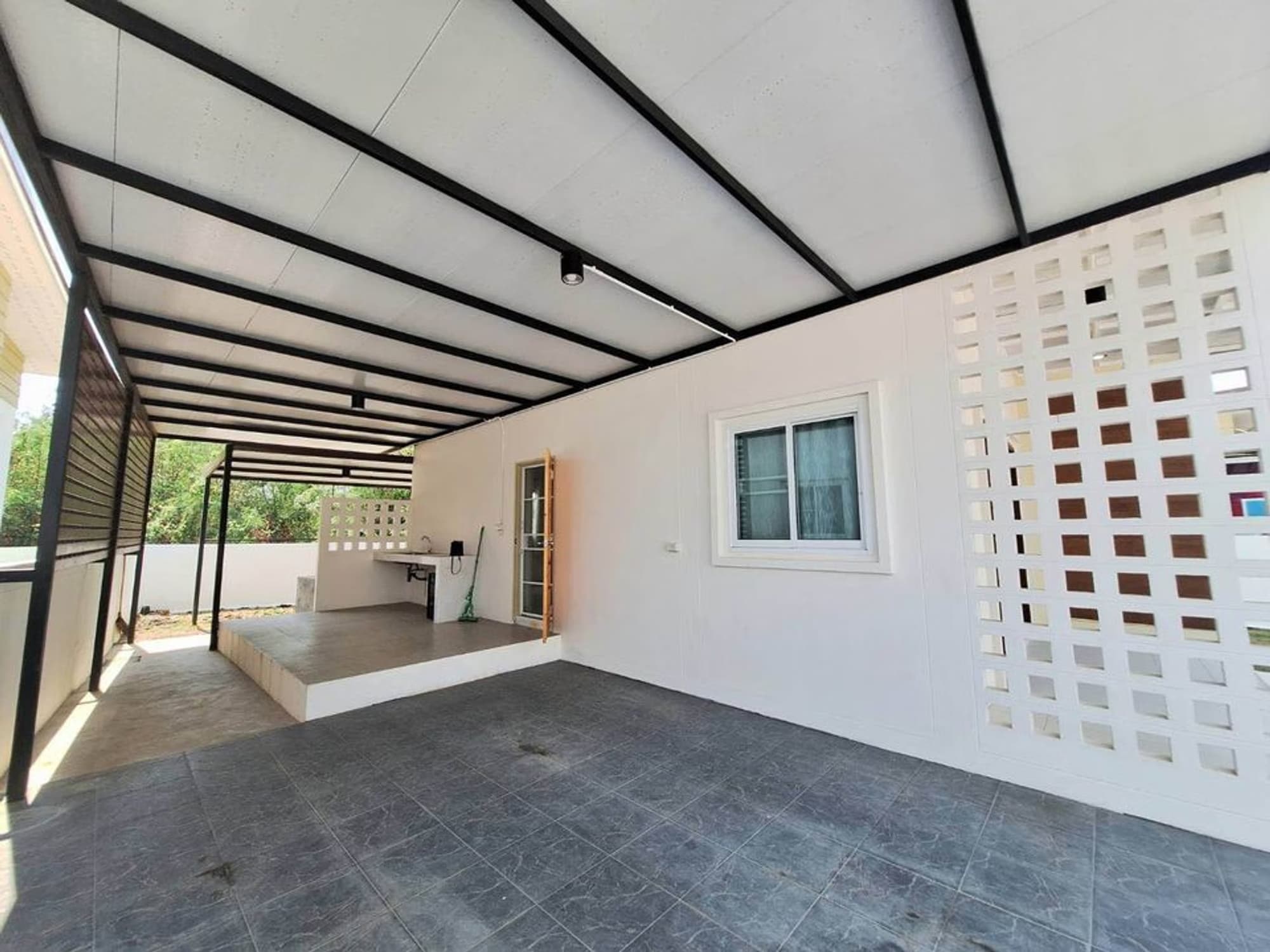3 Bed House for Rent in Saraphi - Image 8