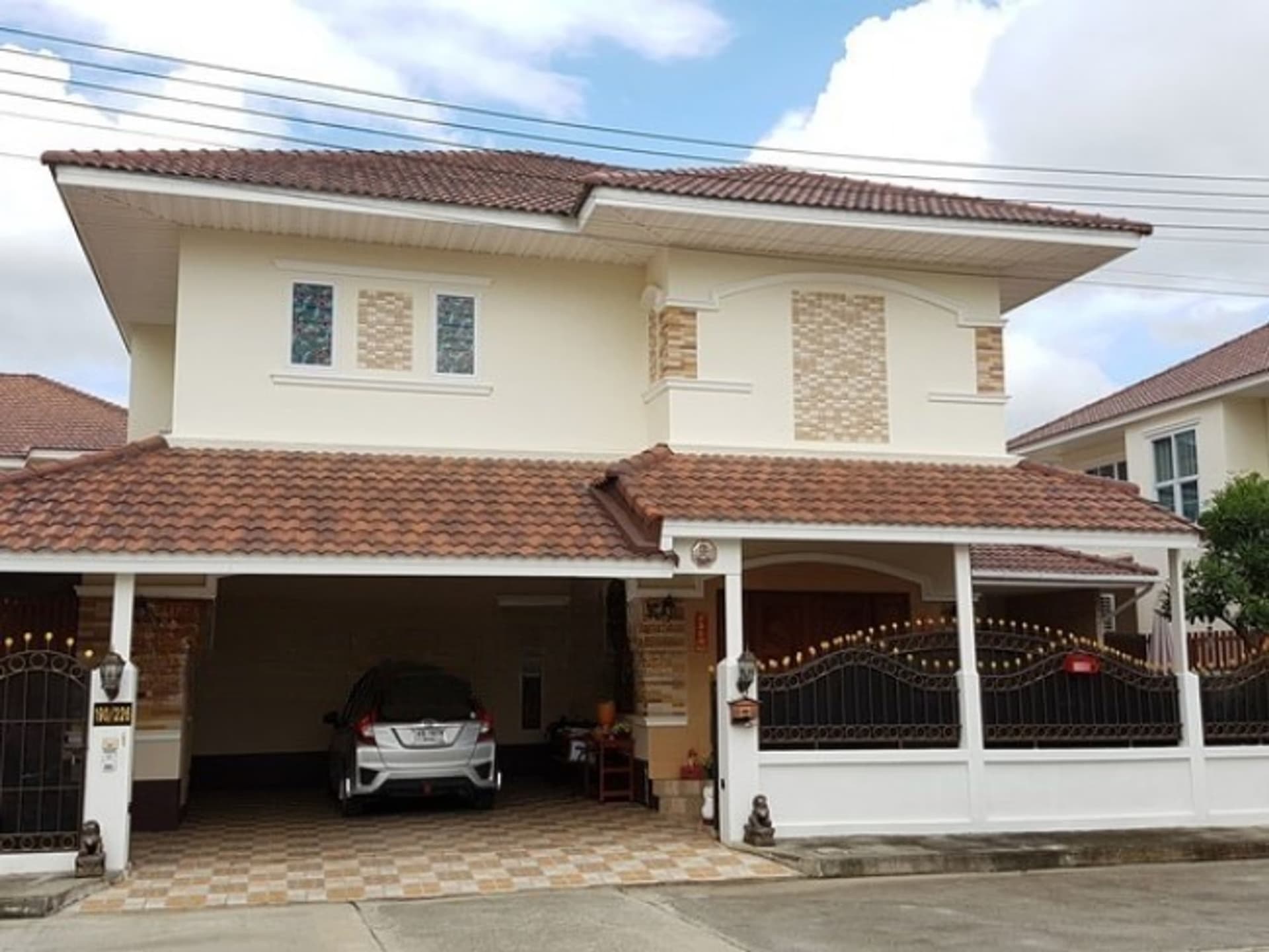 5 Bed House for Sale in San Kamphaeng - Image 1
