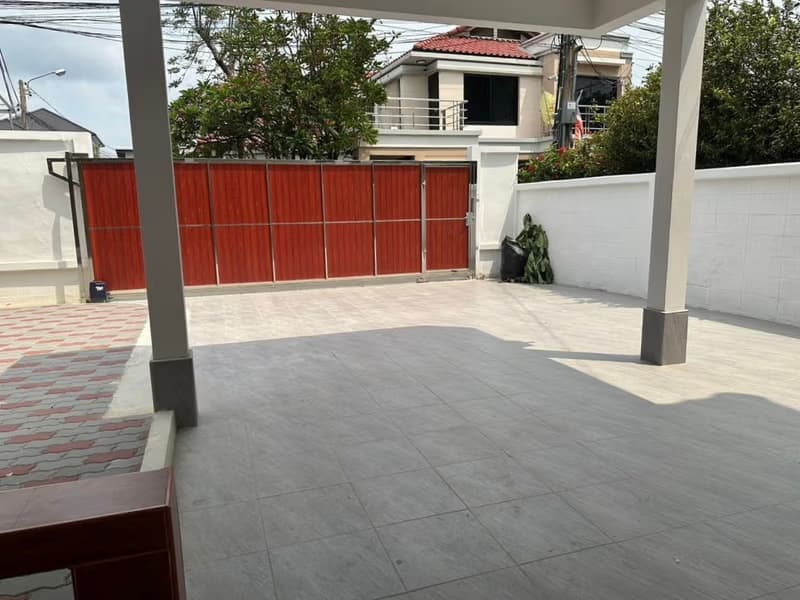 4 Bed House for Rent in Phra Khanong