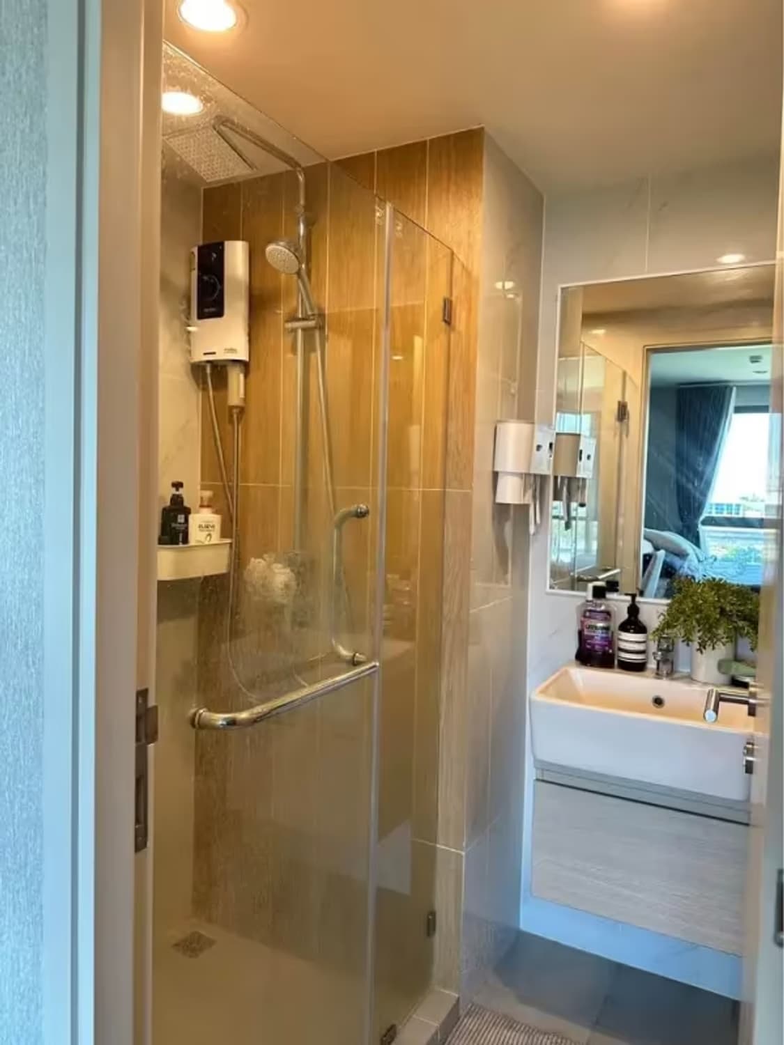 1 Bedroom Condo - Image 2