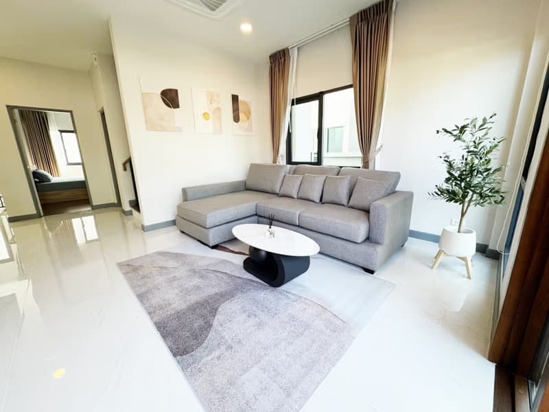 5 Bed House for Rent in Bang Phli
