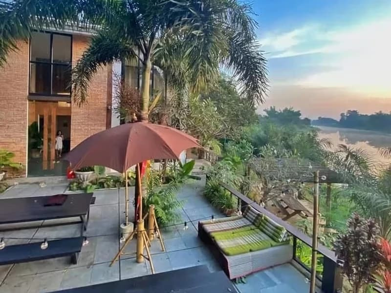 A Resort Close to Ping River