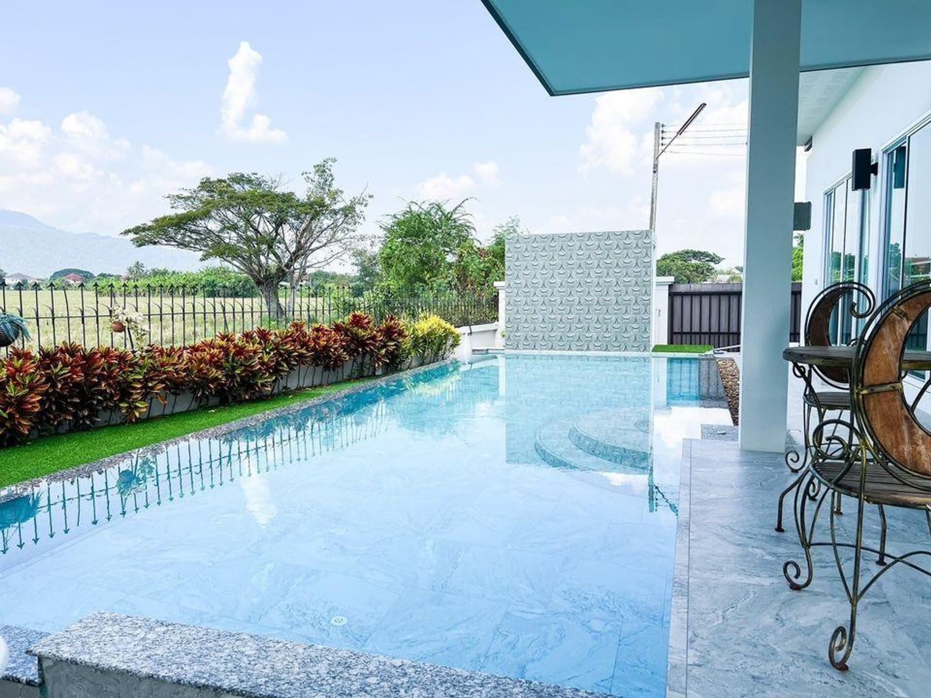 Pool villa house for rent in a frame - Image 36
