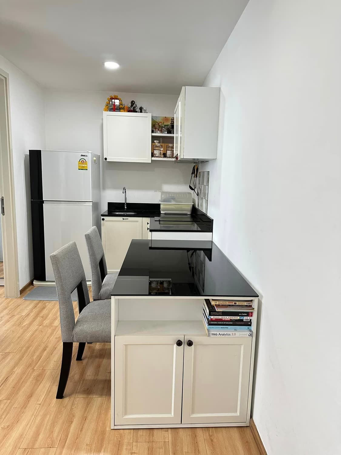 2 Bed Condo for Rent in undefined - Image 2