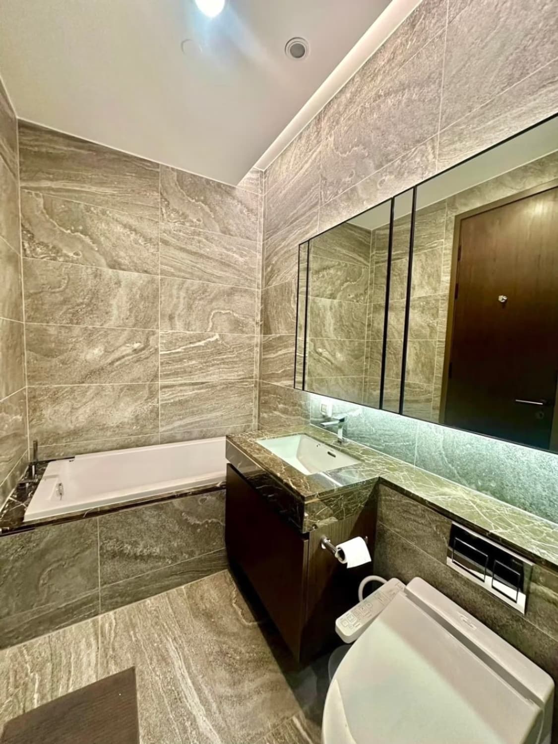 1 Bed Condo for Rent in Khlong Toei - Image 7