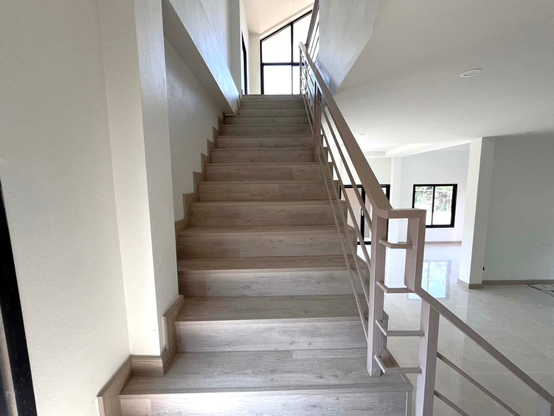 3 Bed House for Rent and Sale in Hang Dong District - Image 10